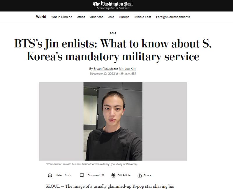 Jin BTS memulai wajib militernya pada tanggal 13 Desember. Berbagai media asing termasuk Washington Post pun melaporkan hal tersebut sekaligus menyoroti sistem wajib militer di Korea. Foto di atas menunjukkan artikel Washington Post yang melaporkan mengenai wajib militer Jin BTS.