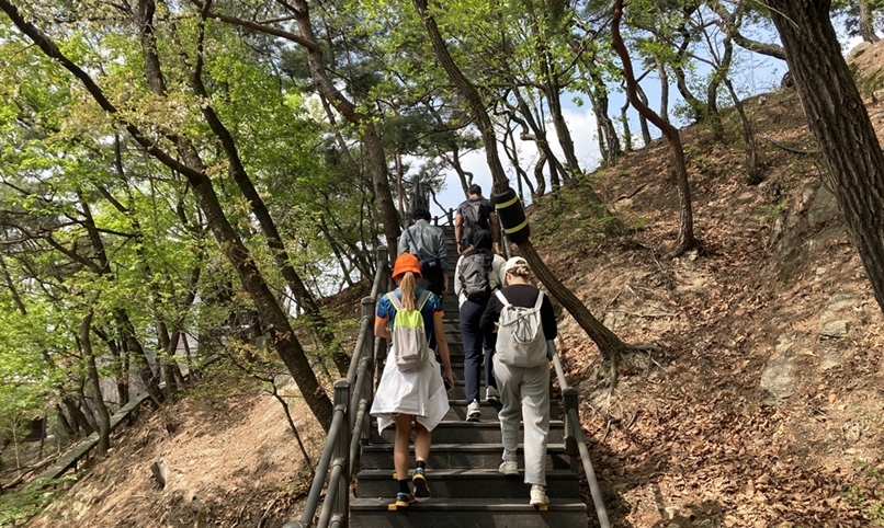 Seoul Permudah Wisatawan untuk Mendaki Gunung di Tengah Kota