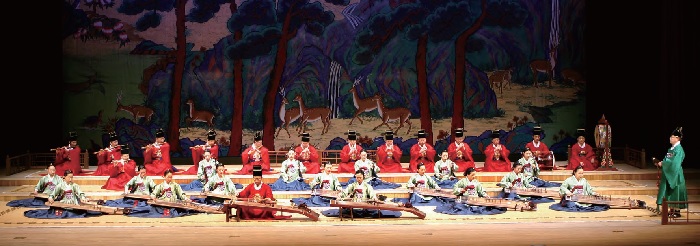 Pertunjukan musik Yeominrak (berarti ‘bergembira bersama rakyat)' yang diciptakan pada masa pemerintahan Raja Sejong selama Dinasti Joseon.