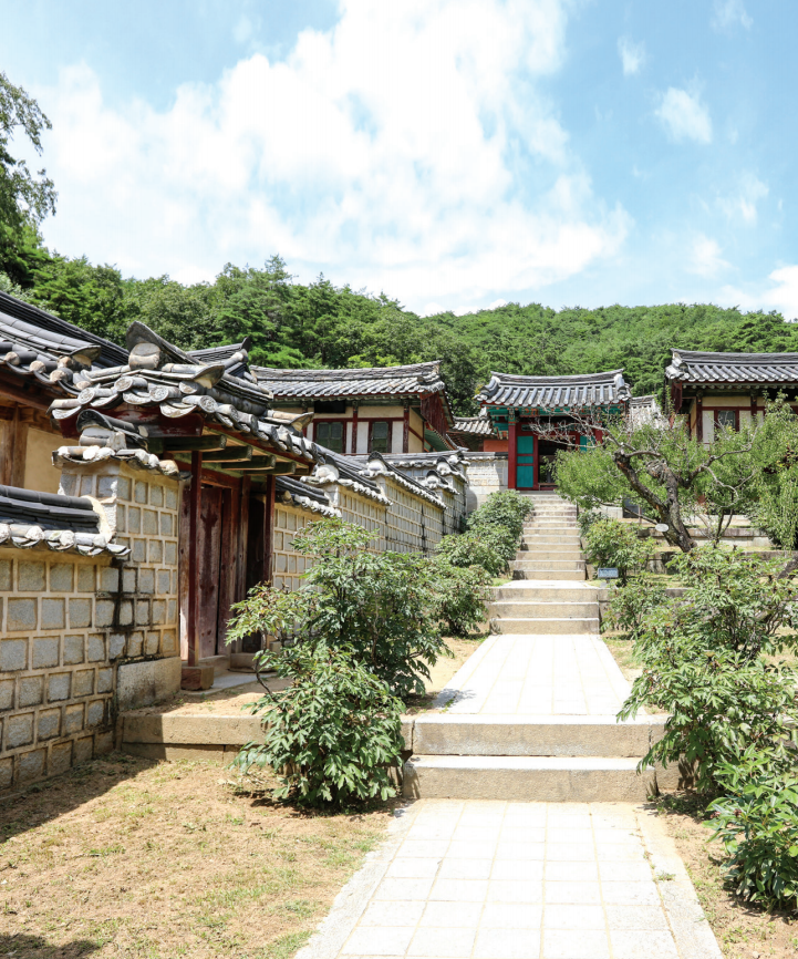 Seowon Dosan adalah seowon yang dibangun pada tahun 1574 untuk memperingati pembelajaran dan kebajikan Toegye Yi Hwang (1501—1570).