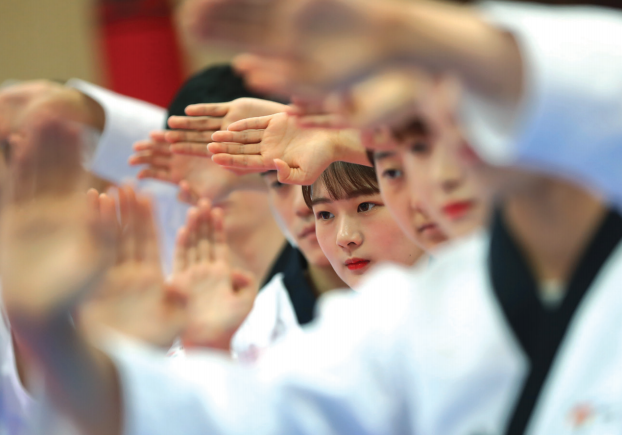 Pemain Taekwondo berpartisipasi dalam acara Poomsae di lapangan latihan Taekwondo, Desa Atlet Jincheon