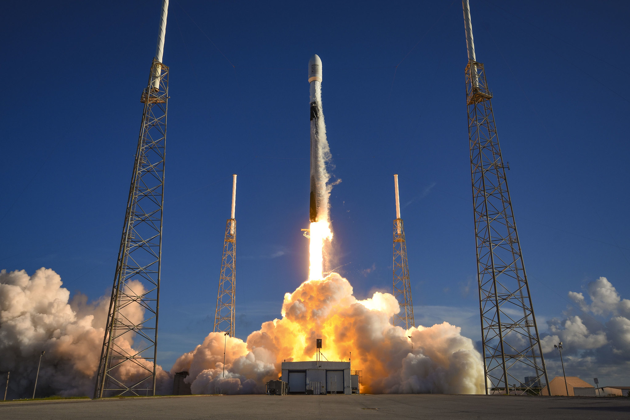 Pengorbit bulan pertama Korea Selatan, Danuri, diluncurkan pada kendaraan peluncuran SpaceX Falcon 9 dari landasan peluncuran 40 di Pangkalan Angkatan Luar Angkasa di Cape Canaveral, Florida, pada tanggal 5. spasi x flickr