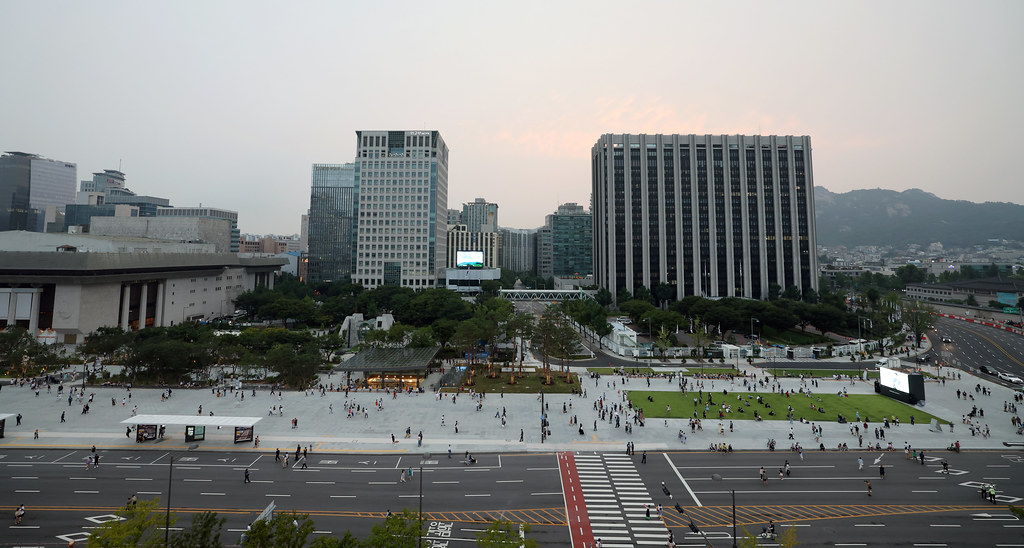 Pemandangan Gwanghwamun Square yang dibuka kemlai pada tanggal 6. (Jeon Han)