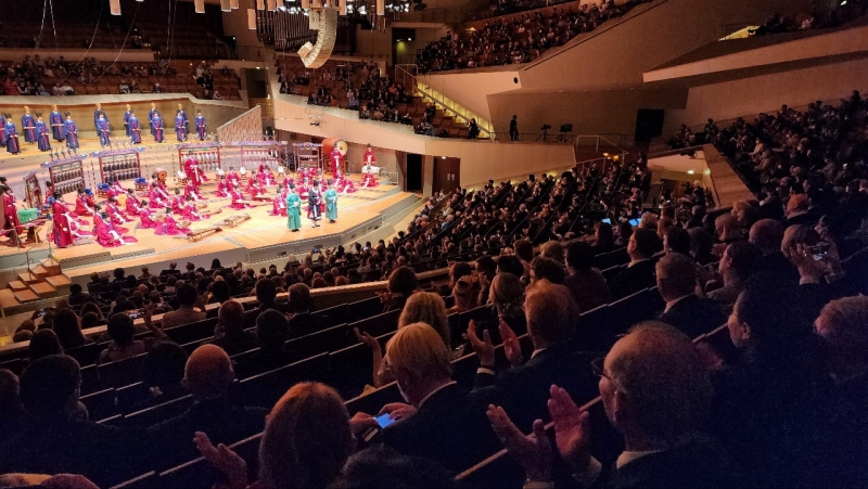 National Gugak Center menunjukkan Jongmyo Jeryeak, yang terpilih sebagai undangan untuk 'Berlin Musikfest (Festival Musik Berlin)', di Grand Theatre Philharmonie Hall di Berlin pada tanggal 12 September. Foto adalah penampilan panggilan tirai setelah pertunjukan.