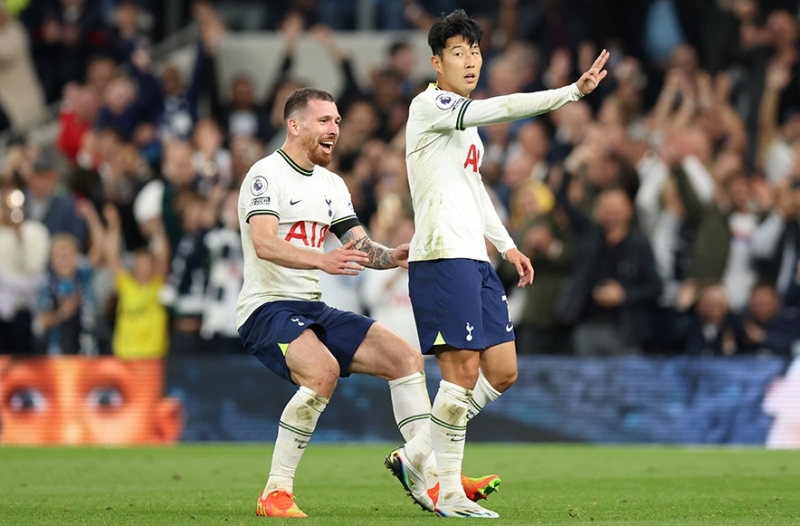 Son Heung-min (Tottenham Hotspur) berfoto dengan menunjukkan ketiga jarinya untuk memamerkan bahwa ia mencetak tiga gol pada pertandingan Liga Premier Inggris Musim 2022-2023 tanggal 17 September (waktu setempat) yang diselenggarakan di Stadion Tottenham Hotspur. (situs resmi Tottenham Hotspur)