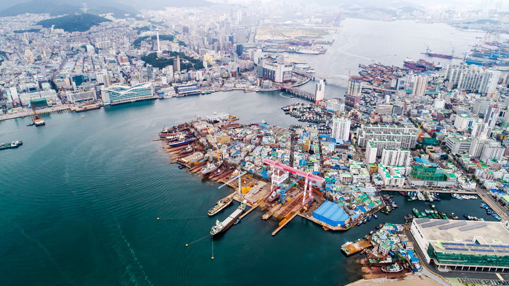 Pada bulan September, neraca transaksi berjalan itu berubah menjadi surplus untuk pertama kalinya dalam sebulan. Foto di atas adalah pemandangan Pelabuhan Busan. (iClick Art) *Reproduksi atau redistribusi tidak sah dari foto di atas dilarang sesuai dengan Undang-Undang Hak Cipta.