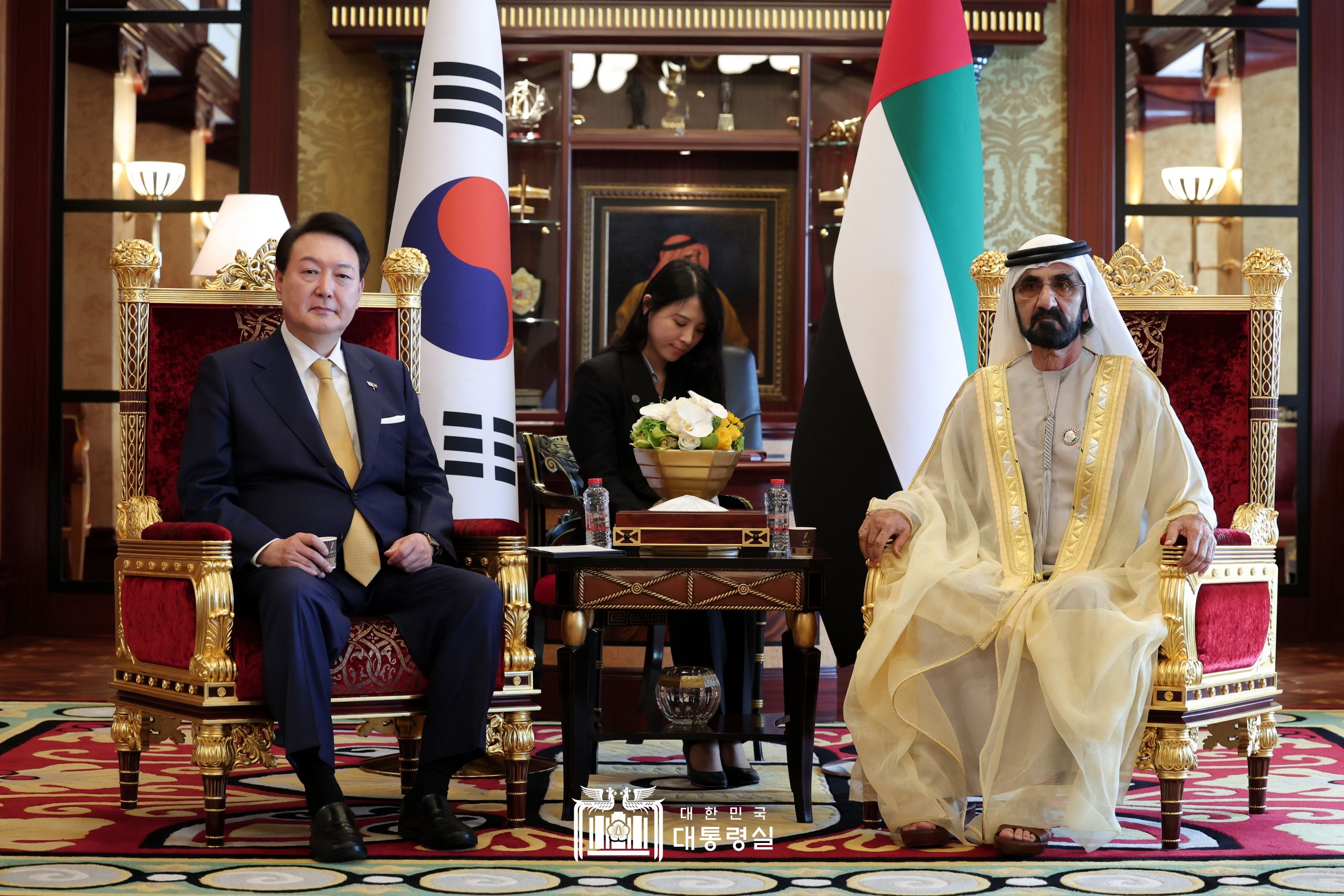 Presiden Yoon berdialog dengan Wapres Mohammed di Istana Zabeel Dubai pada tanggal 17 Desember (waktu setempat). 