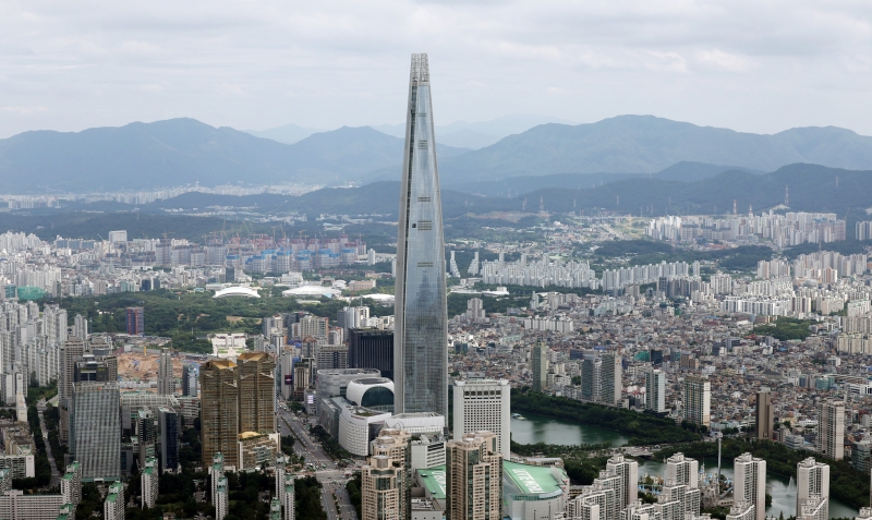 Kota Seoul berada di peringkat ke-10 dalam indeks yang mengevaluasi daya saing keuangan dari 130 kota di seluruh dunia. Foto tersebut menunjukkan pemandangan pusat kota Seoul. (Korea.net DB)