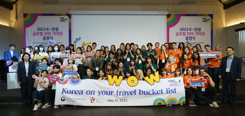 Kementerian Kebudayaan, Olahraga, dan Pariwisata bersama dengan KTO mengadakan upacara peresmian suporter media sosial untuk pariwisata Korea pada tanggal 10 Mei di Jeongdong 1928 Art Center, Jung-gu, Seoul. Suporter media sosial ini terdiri dari para penduduk asing dari 45 negara, seperti AS, Jepang, Tiongkok, dan Thailand. (Kementerian Kebudayaan, Olahraga, dan Pariwisata) 