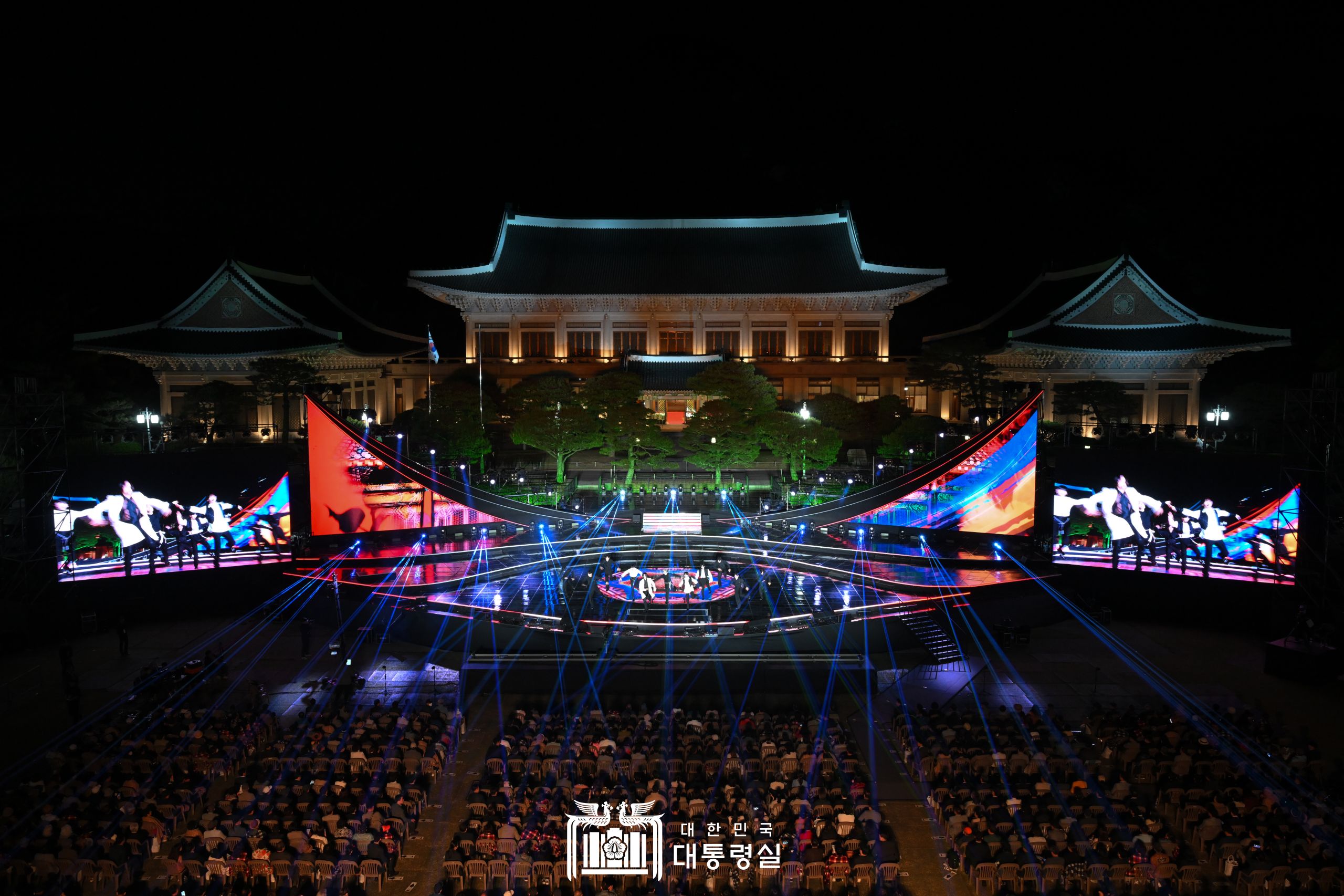 Konser Khusus Peringatan Setahun Pembukaan Cheong Wa Dae untuk Publik yang digelar pada tanggal 10 Mei di Grand Garden, Cheong Wa Dae. (Kantor Kepresidenan Republik Korea) 