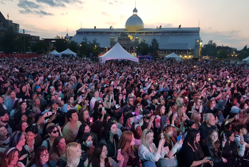 Pada tanggal 10 Juni (waktu setempat), para pengunjung K-Fest yang diadakan di Lansdowne Park di Ottawa, Kanada menonton penampilan K-Pop Cover Dance Festival in Canada dan grup K-Pop Kingdom.