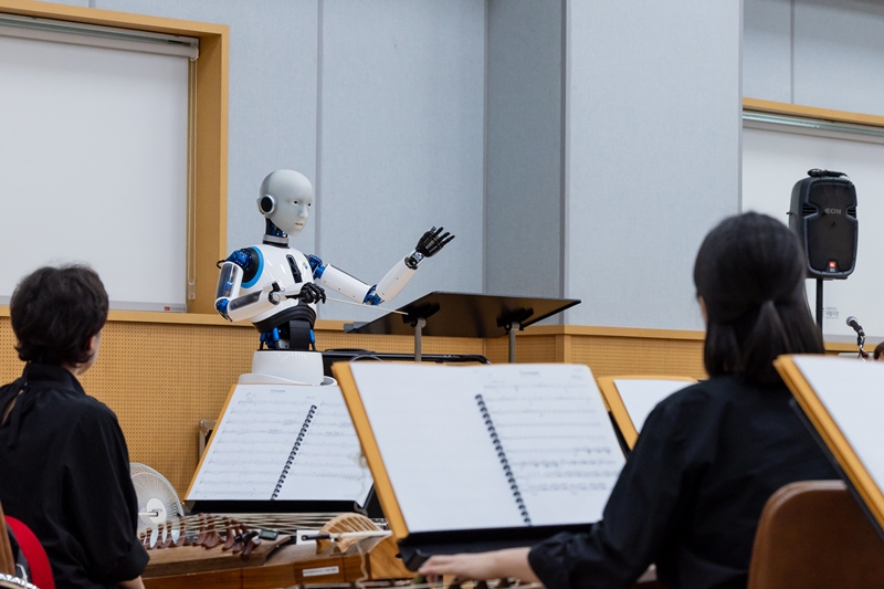 EveR 6 sedang melakukan demonstrasi pada tanggal 26 Juni di ruang latihan Haeoreum Grand Theater, National Theater of Korea, Jung-gu, Seoul. (Kim Sunjoo)