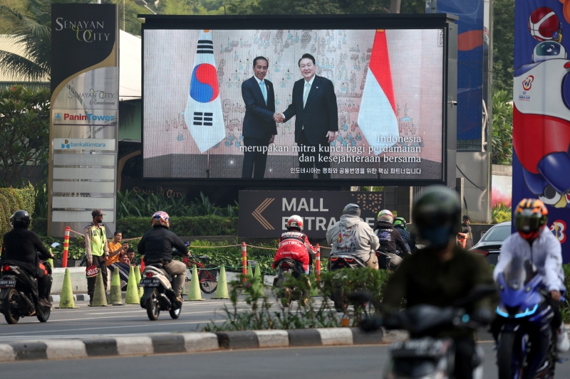 Video promosi yang direncanakan oleh Kantor Kepresidenan Republik Korea terlihat ditayangkan pada tanggal 3 September di sebuah papan LED yang terletak di pusat Jakarta. Video ini ditayangkan untuk menyambut kedatangan Presiden Yoon Suk Yeol ke Indonesia ntuk menghadiri KTT ASEAN. 