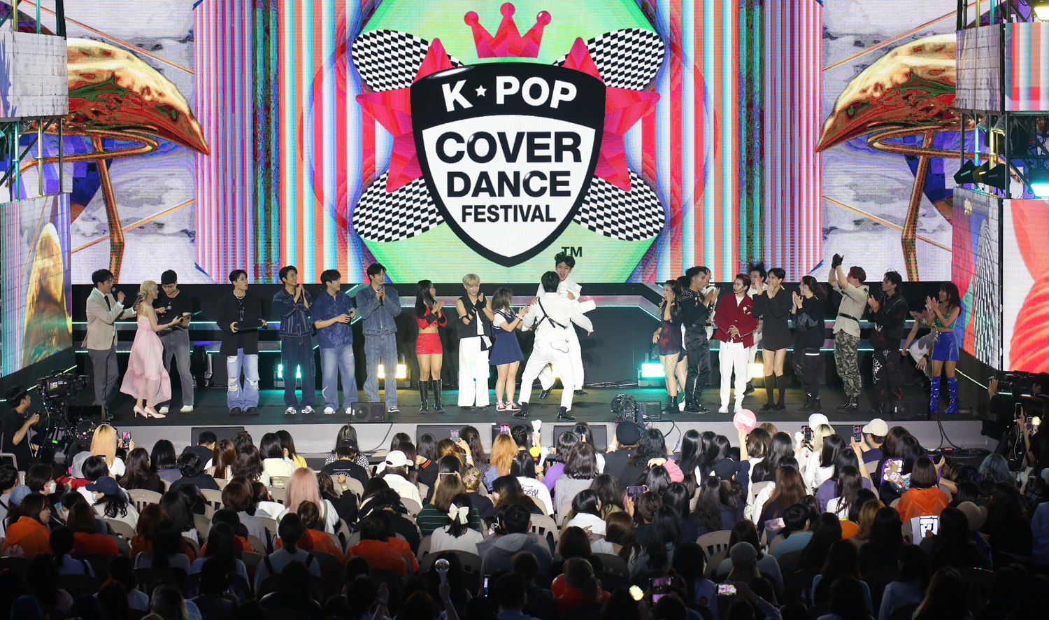 Momen saat tim juara diumumkan pada akhir babak final K-pop Cover Dance Festival diselenggarakan pada tanggal 23 September di Pulau Nodeulseom, Yongsan-gu, Seoul. (Pemerintah Kota Seoul)