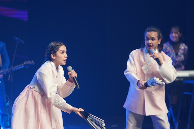 CRISALE memberikan pertunjukan sebagai pemenang K-Community Challenge untuk kategori Joseon Pop. Pertunjukan tersebut digelar sebagai bagian dalam K-Wave Festival yang diselenggarakan pada tanggal 4 November di Teater Daloreum Teater Nasional, Jung- gu, Seoul.