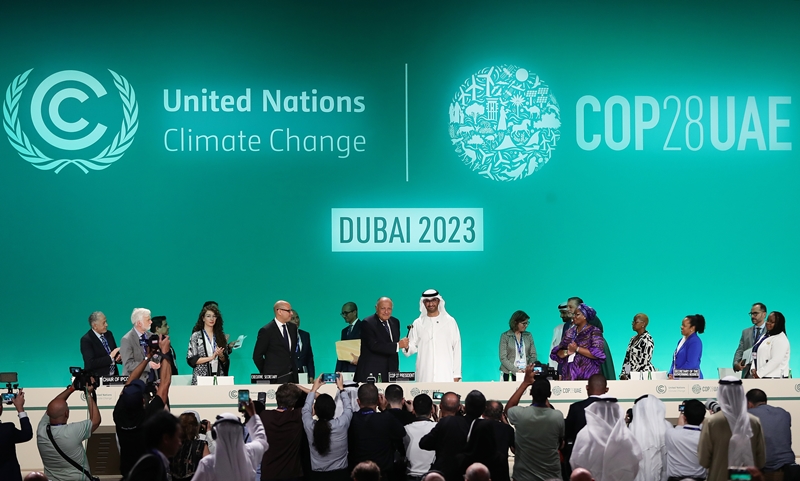 Korea memutuskan untuk berpartisipasi dalam lima inisiatif internasional yang dipimpin oleh UAE, sebagai negara ketua, pada Konferensi Para Pihak Konvensi Kerangka Kerja PBB tentang Perubahan Iklim ke-28 (COP28) yang digelar mulai tanggal 30 November (waktu setempat) hingga 12 Desember di Dubai, Uni Emirat Arab (UAE). Foto di atas memperlihatkan upacara pembukaan COP28 yang diadakan pada tanggal 30 November (waktu setempat) di Dubai. (Yonhap News)