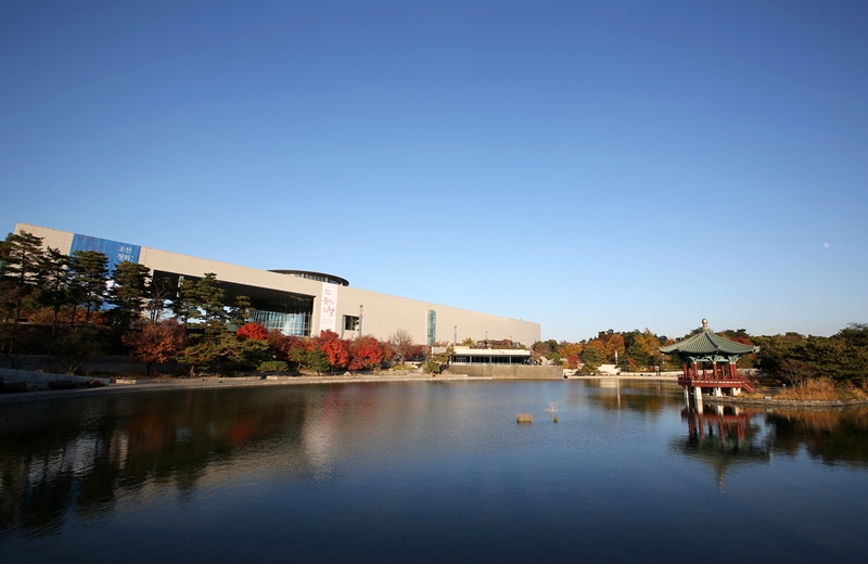 Lebih dari 4 juta orang telah mengunjungi Museum Nasional Korea pada tahun ini. Foto di atas menunjukkan panorama Museum Nasional Korea. (Korea.net DB) 