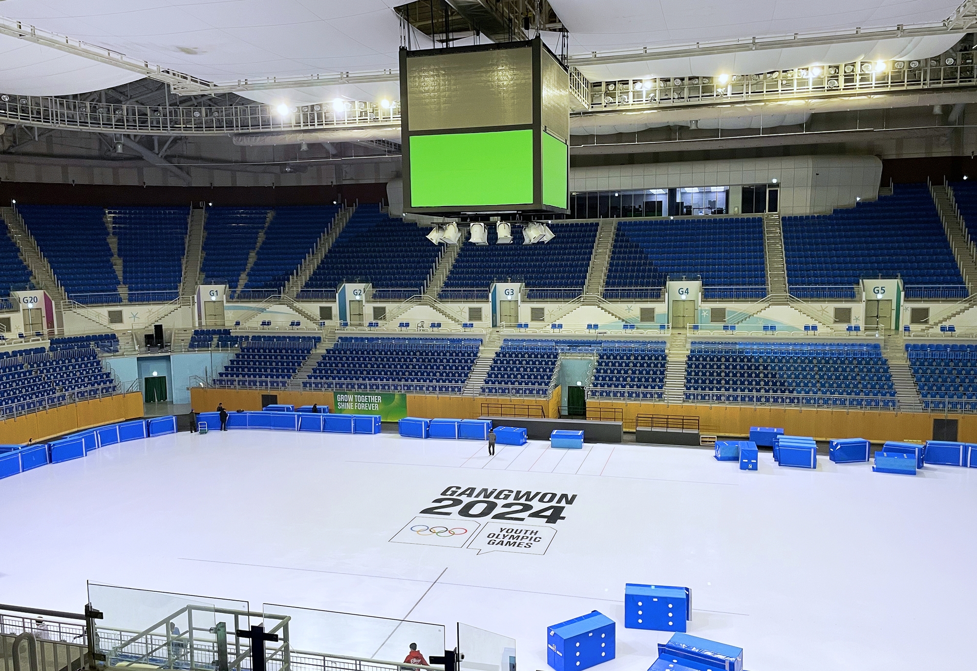 Gangneung Ice Arena menjadi lokasi penyelenggaraan pertandingan-pertandingan seluncur indah dan seluncur cepat lintasan pendek pada Gangneung 2024. 