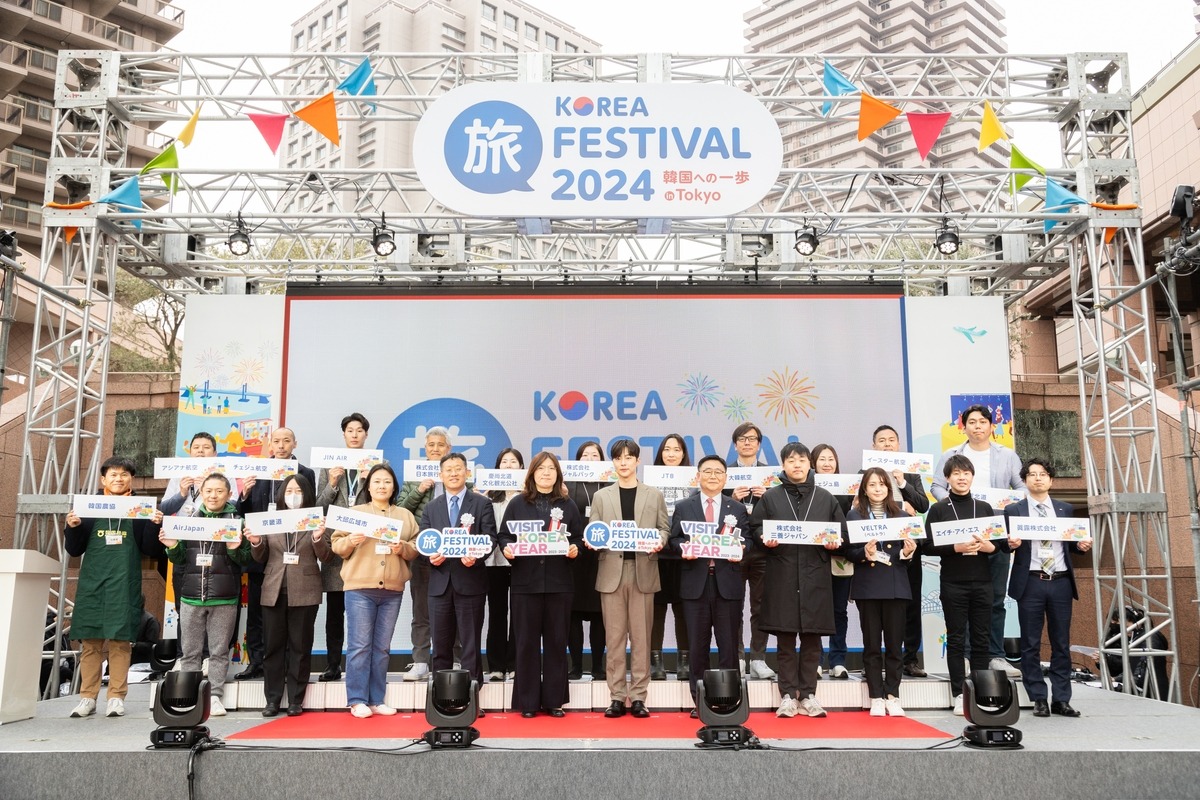 Korea terpilih sebagai tujuan wisata luar negeri yang paling ingin dikunjungi masyarakat Jepang selama Minggu Emas Jepang. Foto di atas menampilkan upacara pembukaan Korea Festival 2024 dalam K-Tourism Roadshow yang digelar pada tanggal 22 Maret di Tokyo, Jepang. (Organisasi Pariwisata Korea)