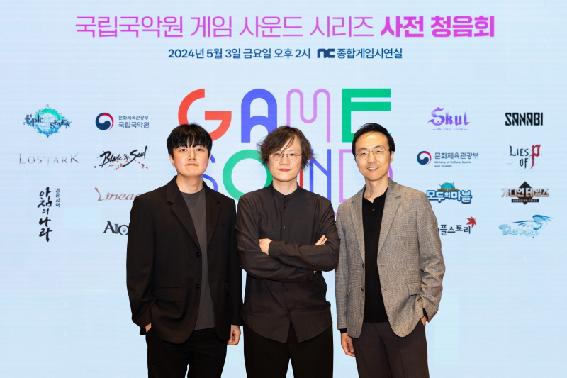 13 single dalam National Gugak Center Game Sound Series akan dirilis mulai berurutan pada tanggal 9-24 Mei. Seri tersebut berisi musik-musik dalam game populer Korea yang dikreasi ulang ke dalam bentuk musik tradisional Korea. Foto di atas menunjukkan pemusik yang berpartisipasi, yaitu Kim Jin-Hwan (kiri), Yang Soungwhan (tengah), dan Lee Jisoo (kanan). (Institut Gugak Nasional) 