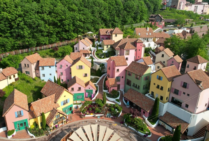 Wisatawan bisa mengunjungi 85 tempat di wilayah Provinsi Gyeonggi dengan bebas melalui Gyeonggi Tour Pass yang dirilis ulang pada tanggal 3 Juni 2024. Foto di atas menunjukkan Petite France yang merupakan salah satu tempat wisata di Provinsi Gyeonggi yang menerima penggunaan Gyeonggi Tour Pass. (Facebook resmi Petite France) 