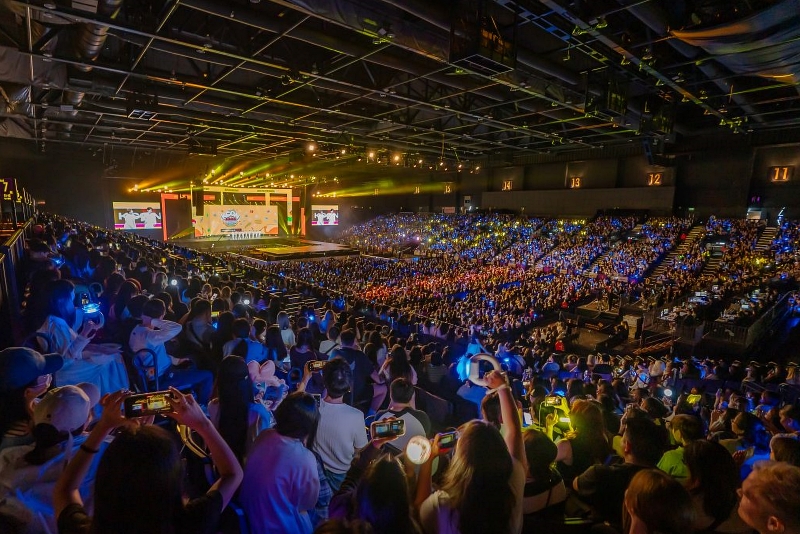 Jumlah penjualan produk K-pop di pasar internasional menembus angka 1 triliun won untuk pertama kalinya. Foto di atas menampilkan pertunjukan KCON HONG KONG 2024 yang digelar pada bulan Maret lalu di AsiaWorld–Expo, Hong Kong. (CJ ENM)