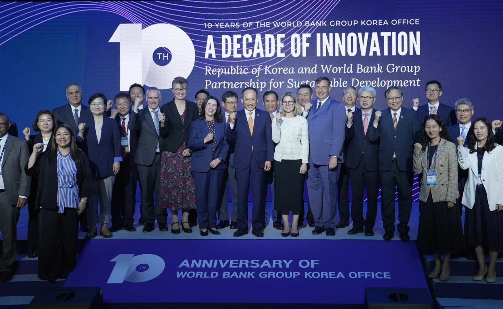  Bank Dunia menunjuk tokoh Korea sebagai wakil presidennya. Foto di atas menunjukkan acara peringatan 10 tahun pendirian Grup Bank Dunia di Korea yang diselenggarakan pada tanggal 24 Mei 2024 di Yeouido, Seoul. (IFC, Bank Dunia)  