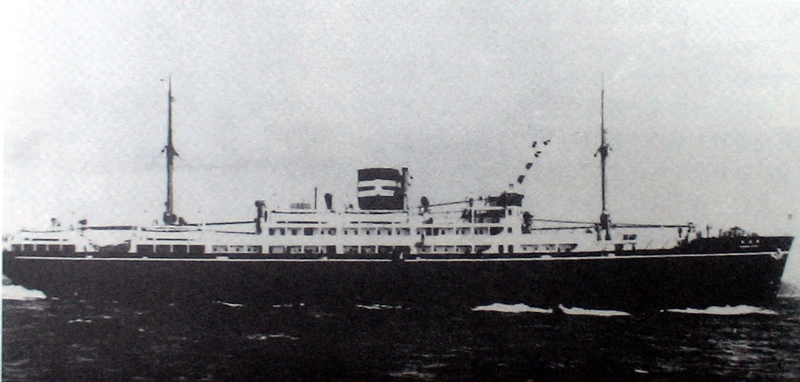 Kapal Ukishima Maru berangkat ke Busan dari Pelabuhan Ominato di Prefektur Aomori pada tanggal 22 Agustus 1945. Kapal tersebut merupakan kapal angkut Angkatan Laut Jepang dan membawa ribuan orang, termasuk korban kerja paksa. Namun, dua hari kemudian kapal tersebut tenggelam dalam ledakan misterius. Foto di atas menunjukkan kapal Ukishima Maru. (Yonhap News) 