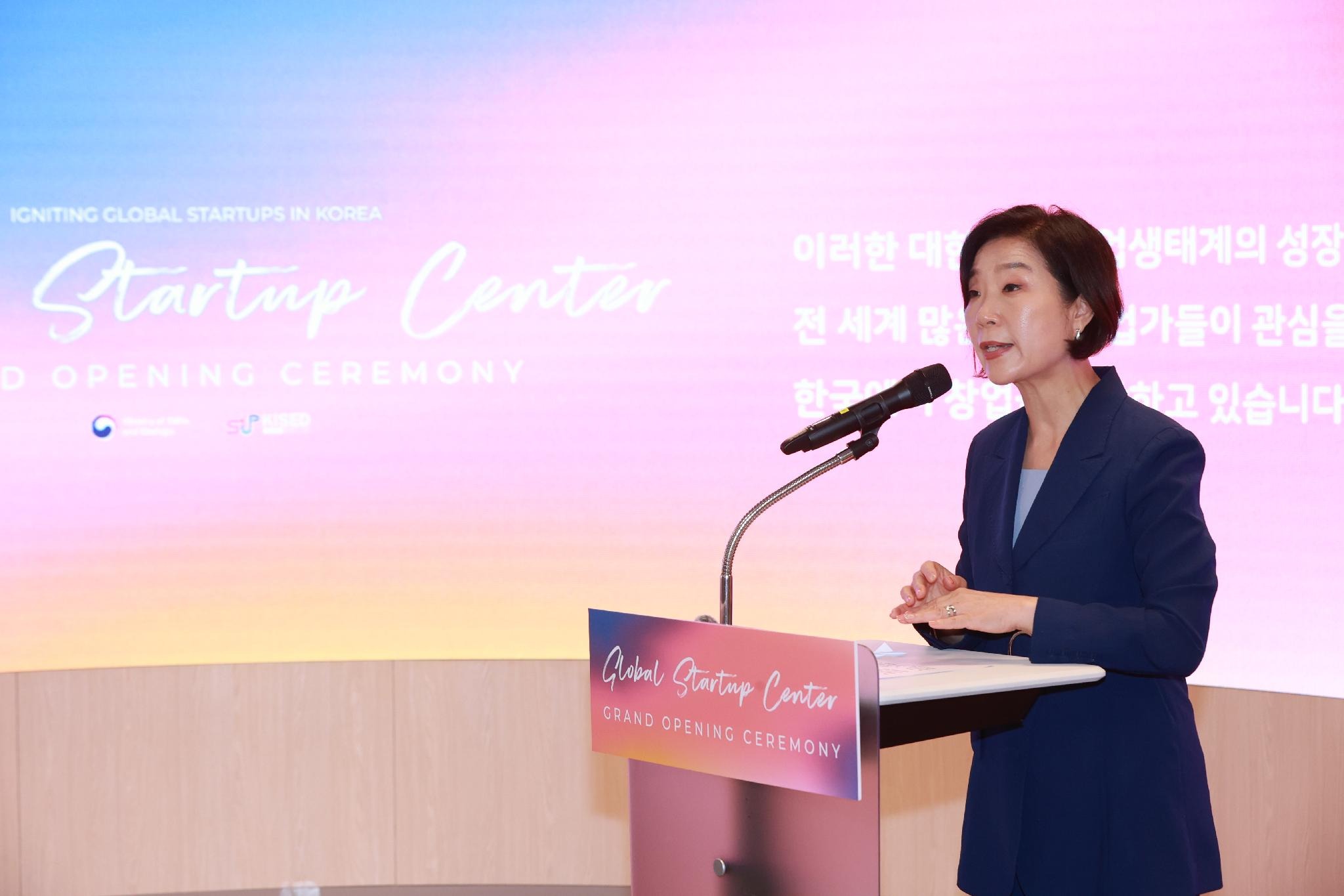 Menteri UKM dan Startup Oh Youngju terlihat sedang memberikan pernyataan Upacara Pembukaan Global Startup Center pada tanggal 31 Juli 2024 di TIPS TOWN, Gangnam-gu, Seoul. (Kementerian UKM dan Startup)  