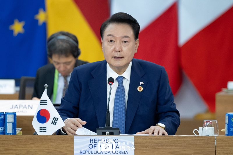 Presiden Yoon Suk Yeol terlihat sedang memberikan pidato saat menghadiri sesi ketiga KTT G20 yang digelar pada tanggal 19 November 2024 (waktu setempat) di Rio de Janeiro, Brasil. (Kantor Kepresidenan Republik Korea)