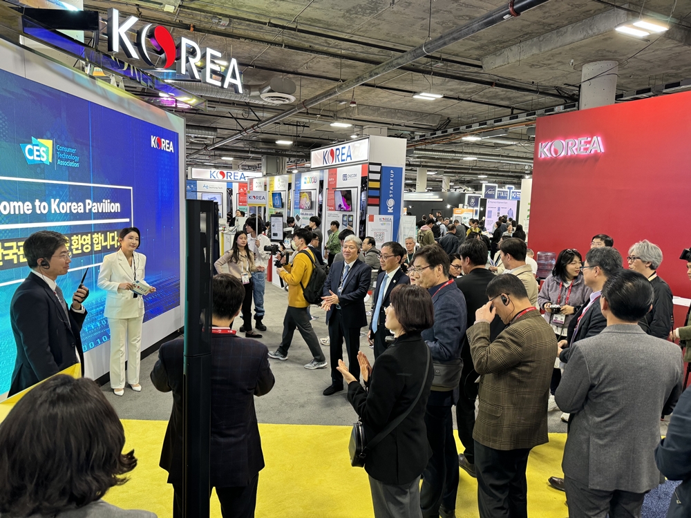 KOTRA mengumumkan pada tanggal 10 Desember 2024 bahwa 129 perusahaan Korea lolos dalam tahap pertama penilaian penghargaan terkait inovasi yang diumumkan oleh CTA. Foto di atas menampilkan suasana CES 2024 yang digelar di Las Vegas, AS. (KOTRA)