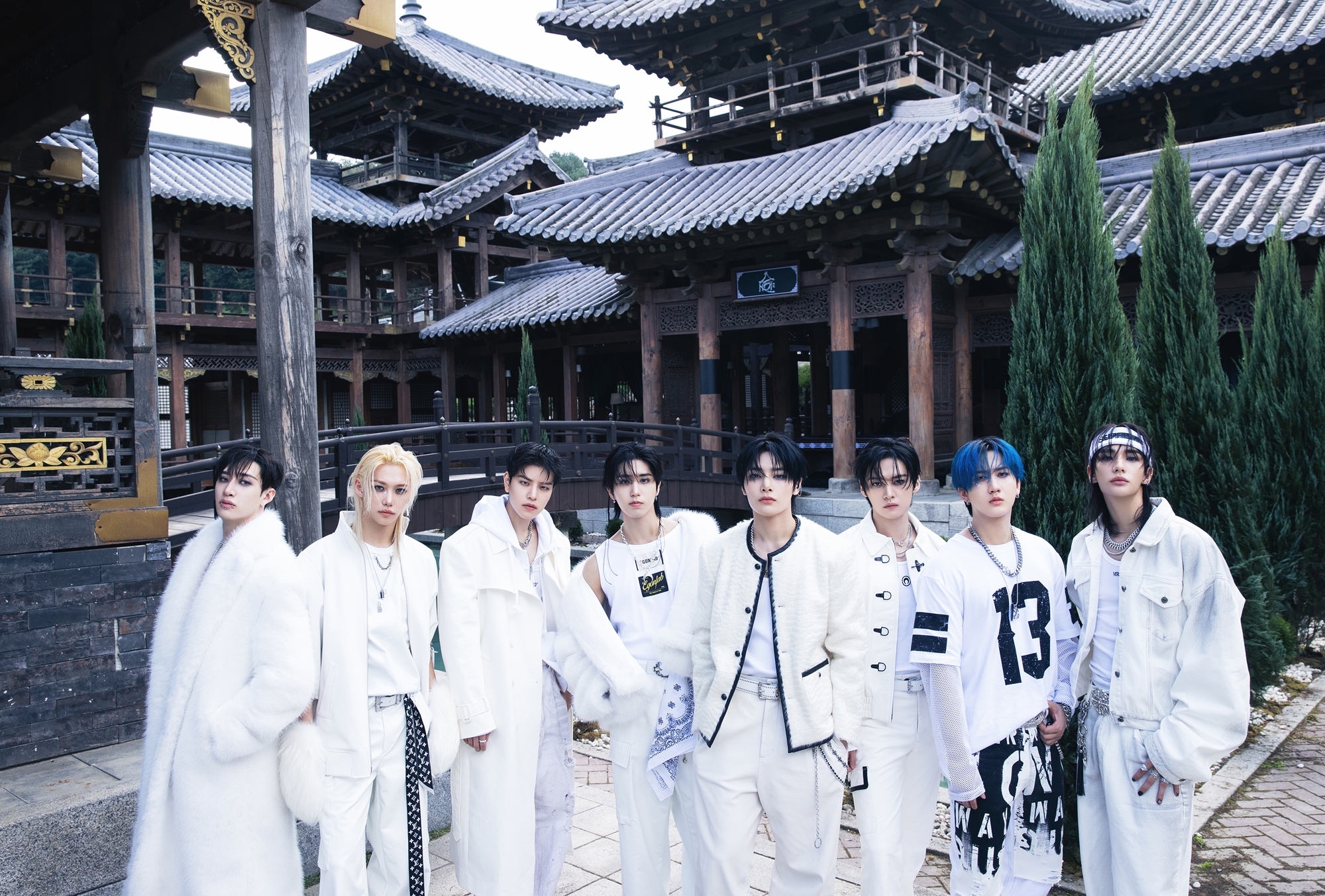 Grup K-pop Stray Kids menempati posisi teratas Billboard 200 untuk keenam kalinya dengan album terbarunya yang berjudul HOP. (laman resmi JYP Entertainment)