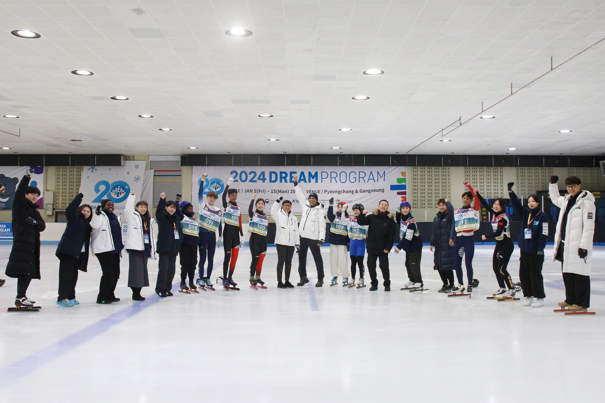 2025 Dream Program akan dimulai pada tanggal 6 Januari 2025 di Pyeongchang dan Gangneung yang terletak di Provinsi Gangwon. Program tersebut memberikan kesempatan kepada para remaja yang di negeri asalnya tidak ada musim dingin untuk merasakan olahraga musim dingin.. Foto di atas menunjukkan para peserta Dream Program tahun 2024.  