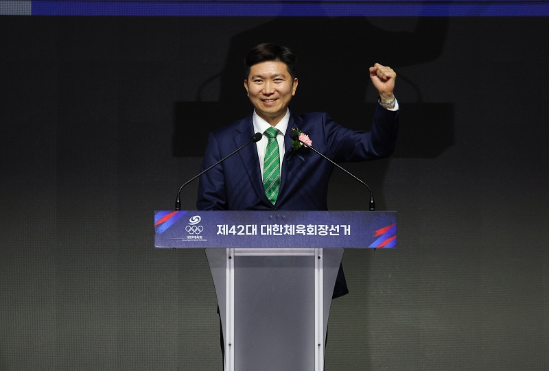 Mantan ketua Asosiasi Tenis Meja Korea Ryu Seung-min yang terpilih sebagai presiden ke-42 Komite Olahraga dan Olimpiade Korea terlihat sedang berbicara pada tanggal 14 Januari 2025 di Olympic Hall, Olympic Park, Songpa-gu, Seoul. (Yonhap News)