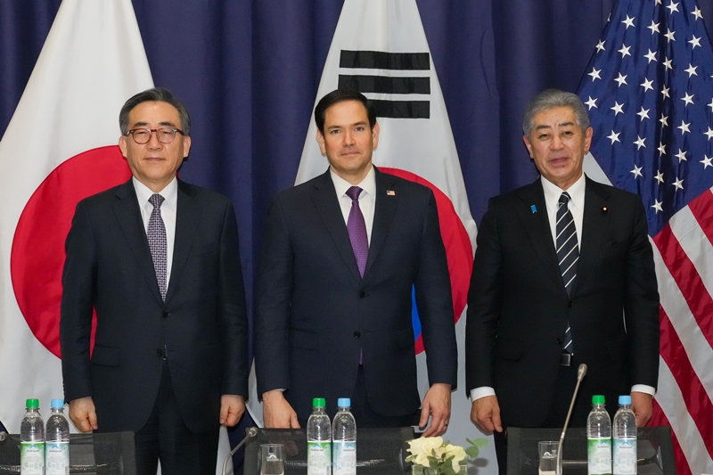 Menteri Luar Negeri Cho Tae-yul (kiri) bertemu dengan Menteri Luar Negeri AS Marco Rubio (tengah) dan Menteri Luar Negeri Jepang Iwaya Takeshi pada tanggal 15 Februari 2025 (waktu setempat) di Munchen, Jerman. (Kementerian Luar Negeri)   