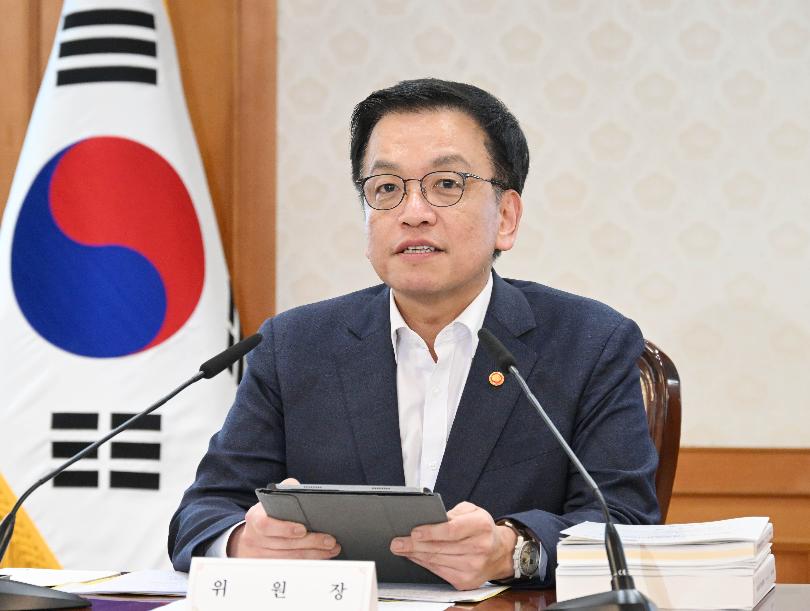 Penjabat Presiden sekaligus Wakil Perdana Menteri serta Menteri Ekonomi dan Keuangan Choi Sang Mok terlihat sedang berbicara di Komite Kerja Sama Pembangunan Internasional pada tanggal 20 Februari 2025 di Kompleks Pemerintahan Seoul, Jongno-gu, Seoul. (Kementeriann Ekonomi dan Keuangan)