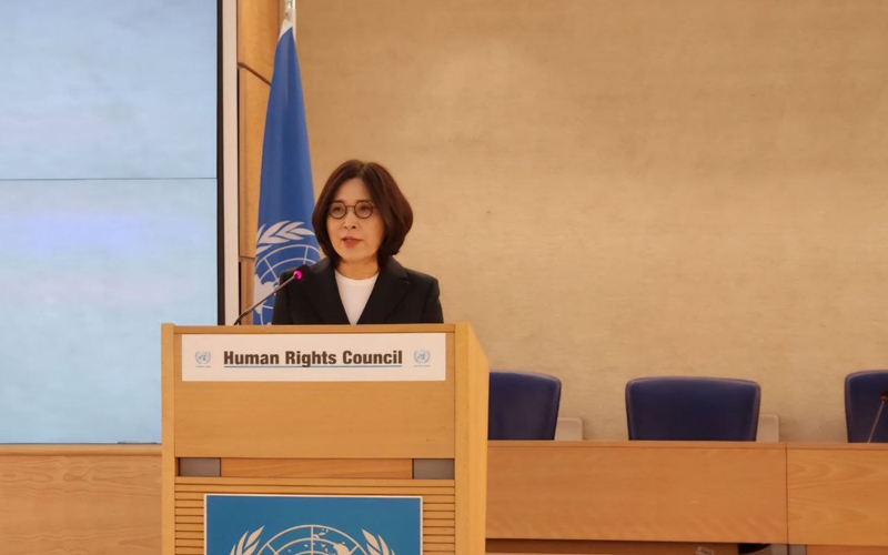 Wakil Menteri Luar Negeri Kang Insun terlihat sedang memberikan pidato pada Sesi ke-58 Rapat Dewan HAM PBB yang digelar pada tanggal 25 Februari 2025 (waktu setempat) di Jenewa, Swiss. (Kementerian Luar Negeri) 