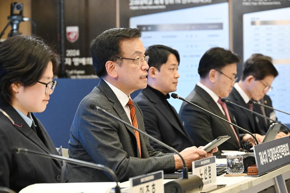 Penjabat Presiden sekaligus Wakil Perdana Menteri serta Menteri Ekonomi dan Keuangan Choi Sang Mok terlihat sedang memberikan pernyataan dalam Rapat Strategis Pelatihan Tenaga Kerja Berbakat yang digelar pada tanggal 19 Maret 2025 di Universitas Korea, Seongbuk-gu, Seoul. (Kementerian Ekonomi dan Keuangan)