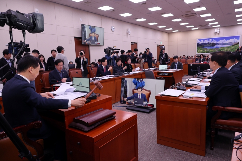 Foto di atas menunjukkan rapat khusus komite persiapan KTT APEC yang digelar pada tanggal 7 April 2025 di Majelis Nasional, Yeouido, Kota Seoul. (Yonhap News)  