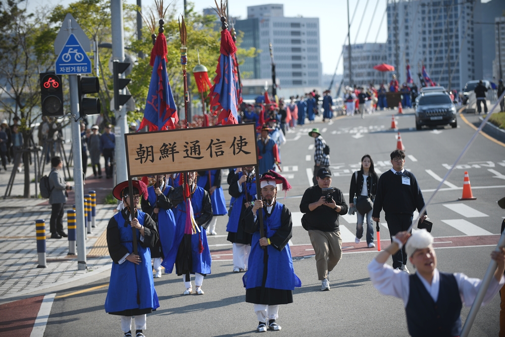 Parade Festival Joseon Tongsinsa digelar pada tanggal 26 Mei 2025 menyusuri Isunsin-daero di Dong-gu, Busan. (Yayasan Budaya Busan)  