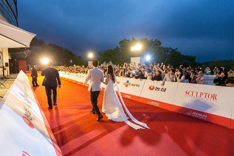 Acara karpet merah di Festival Film Internasional Jeonju ke-25 yang digelar pada tahun 2024.
