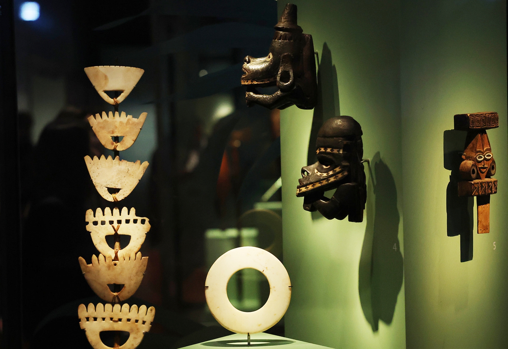 Konferensi pers untuk Mana Moana - Seni dari Samudra Besar, Oseania digelar pada tanggal 29 April 2025 di Museum Nasional Korea yang terletak di Yongsan-gu, Seoul. Foto di atas adalah nguzunguzu, yaitu patung haluan kano yang dipamerkan di pameran tersebut.