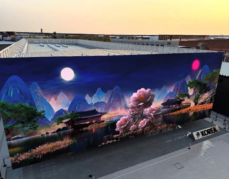 Pengunjung EXPO 2025 Osaka yang datang dari berbagai belahan dunia kini bisa melihat warisan budaya Korea di area EXPO. Foto di atas menunjukkan paviliun Korea yang dihiasi dengan ilustrasi warisan budaya Korea.  
