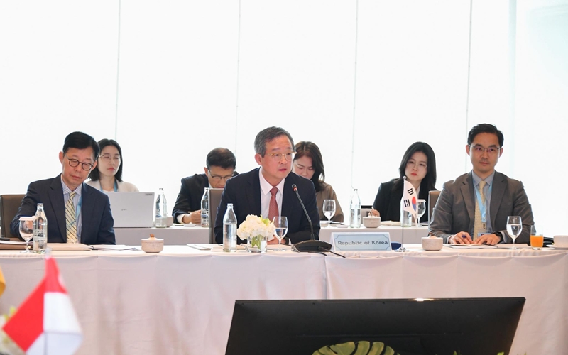 Wakil Menteri Luar Negeri Bidang Politik Korea Chung Byung-won terlihat sedang memberikan pernyataan saat menghadiri Dialog Korea-ASEAN ke-29 pada tanggal 16 Mei 2025 (waktu setempat) di Bangkok, Thailand. (Facebook resmi ASEAN)