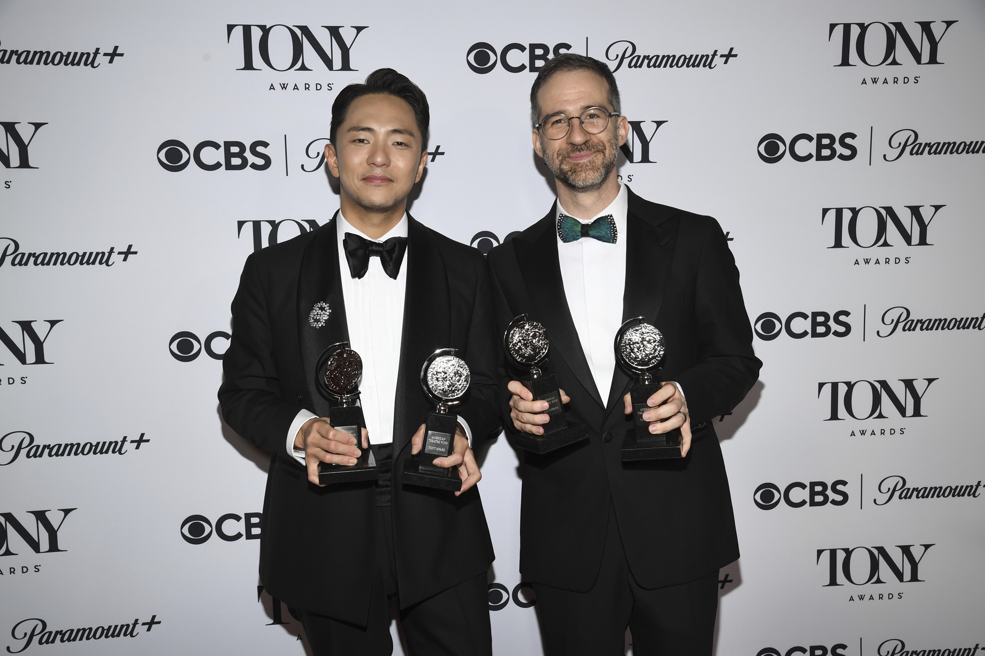 Penulis Park Chun-hue dan komponis Will Aronson dari musikal Korea orisinal Maybe Happy Ending meraih penghargaan untuk kategori Naskah Terbaik dan Musik serta Lirik Terbaik dalam acara pra-penganugerahan Tony Awards ke-78 yang digelar pada tanggal 8 Juni 2025 (waktu setempat) di Radio City Hall, New York. (Yonhap News)