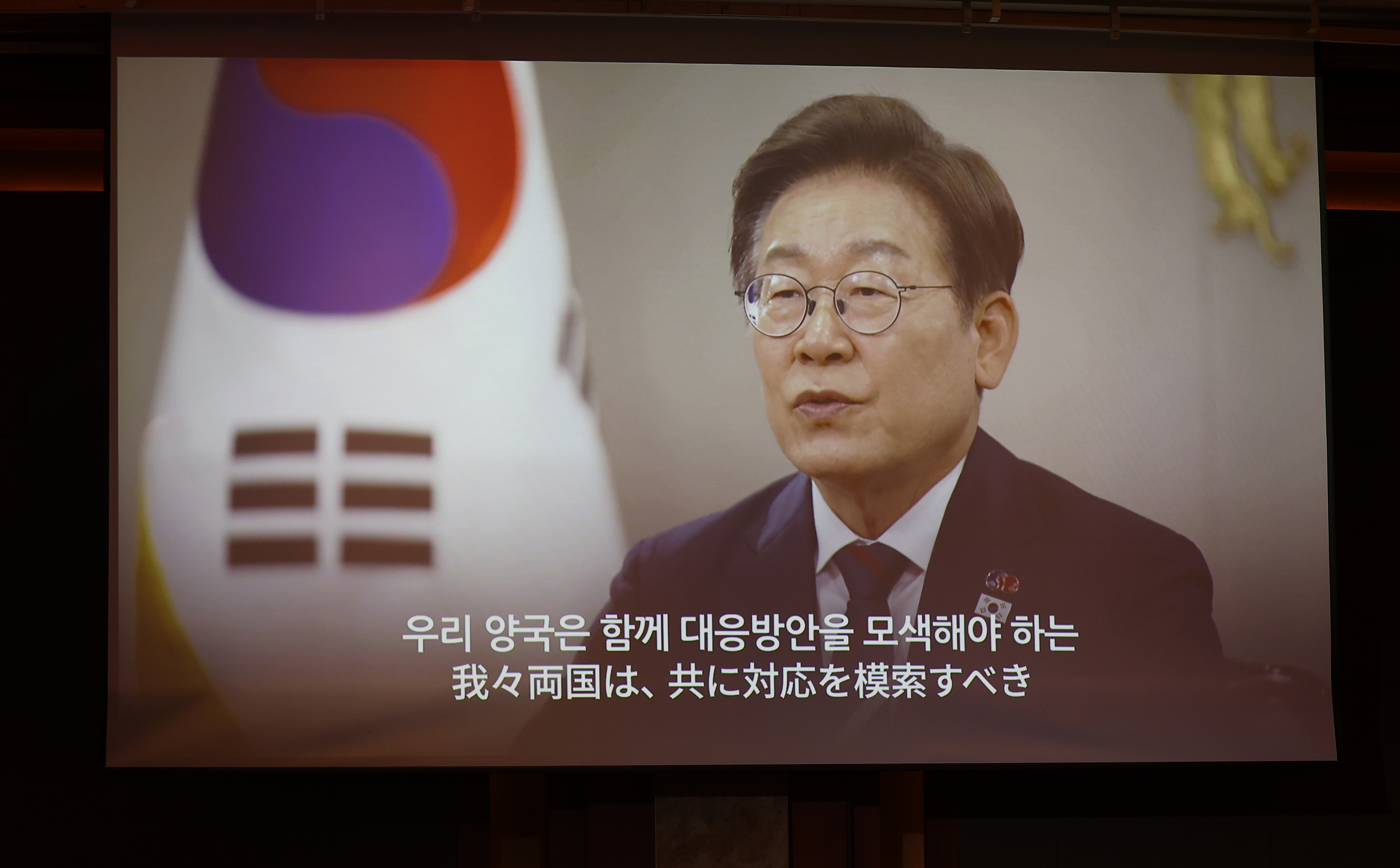 Presiden Lee Jae-myung menekankan penguatan kerja sama mutualisme antara Korea dan Jepang dalam video ucapan selamat untuk memperingati 60 tahun normalisasi hubungan diplomatik antara Korea dan Jepang. (Yonhap News)  