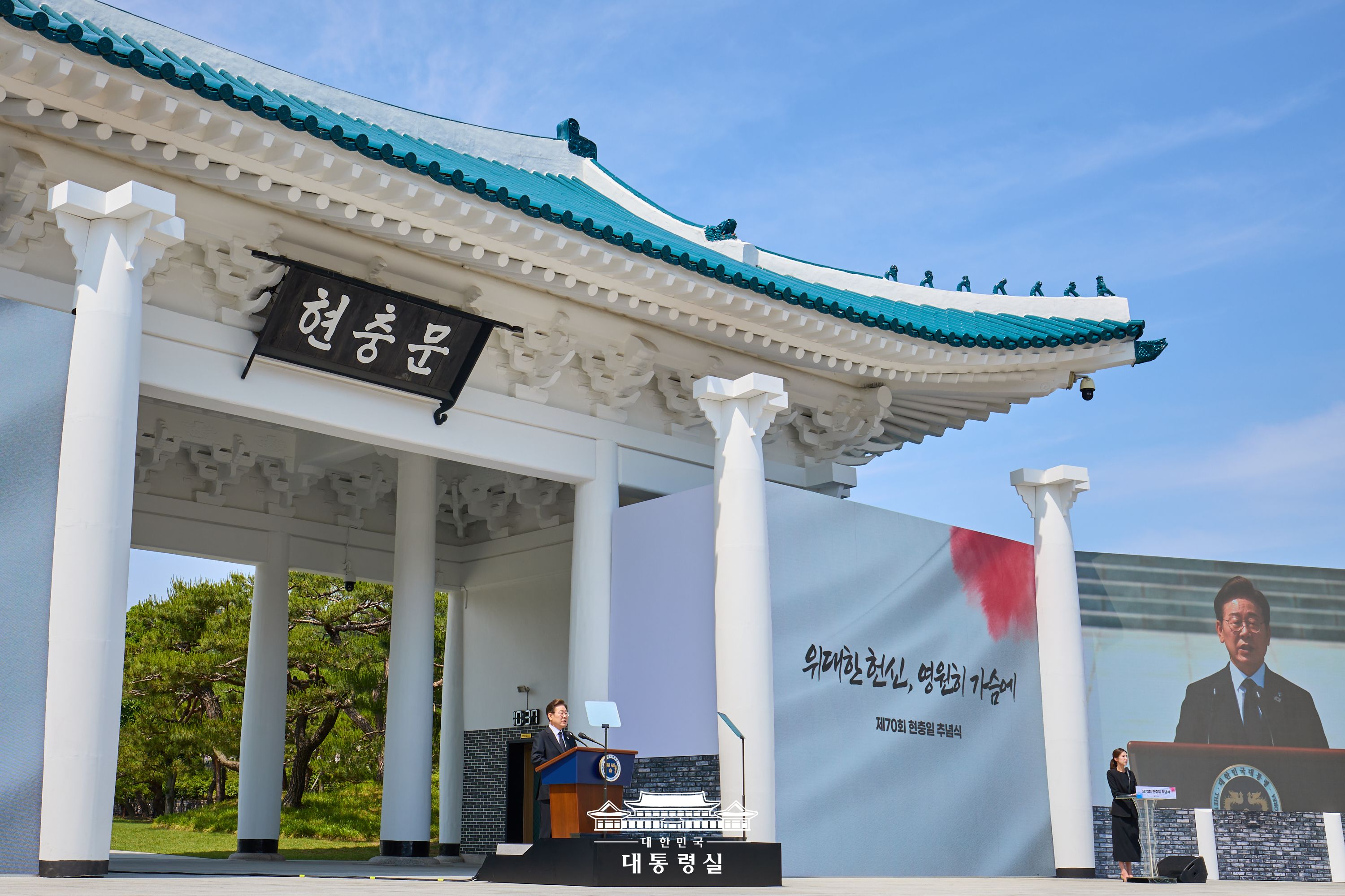 Presiden Lee Jae Myung terlihat sedang menyampaikan pidato dalam upacara Hari Pahlawan ke-70 yang digelar pada tanggal 6 Juni 2025 di Taman Makam Nasional Seoul, Dongjak-gu, Seoul. (Kantor Kepresidenan Republik Korea)