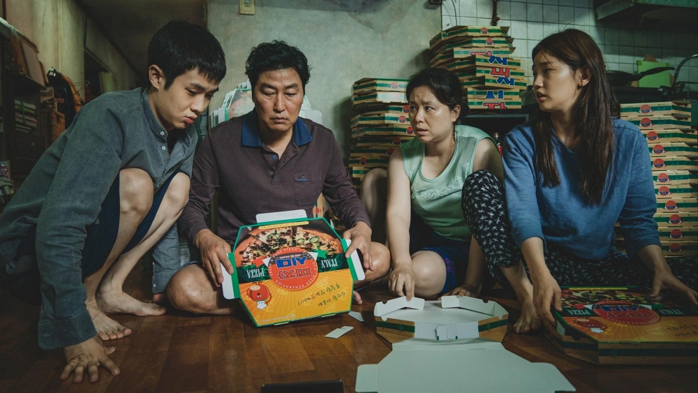 Harian The New York Times (NYT) telah memilih film Parasite karya Bong Joon Ho sebagai film terbaik di abad ke-21. (CJ ENM)