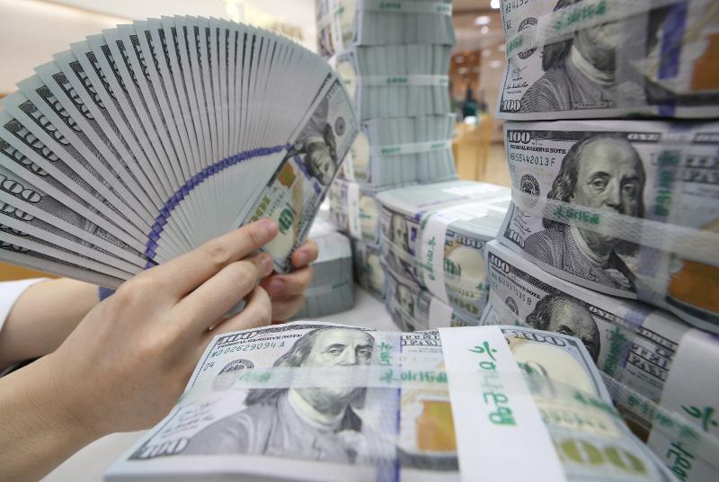 ﻿Pada akhir Juni 2025, cadangan devisa Korea tercatat sebesar 410,2 miliar dolar atau meningkat 5,6 miliar dolar dibanding bulan sebelumnya. (Yonhap News)