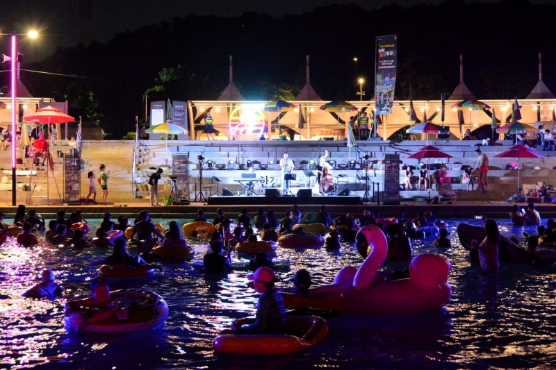 Di tengah teriknya musim panas yang terus berlanjut, Pemerintah Kota Seoul akan menggelar Festival Sungai Hangang-Musim Panas mulai tanggal 26 Juli 2025 hingga tanggal 24 Agustus 2025. Foto di atas menunjukkan program Hangang Musical Splash. (Pemerintah Kota Seoul)